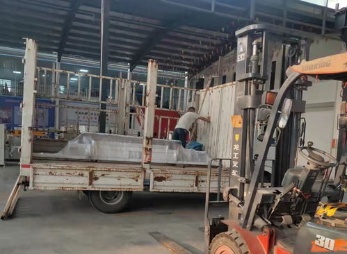 安徽蒙城鄒經理訂購衛生紙加工設備順利發貨，現場精彩瞬間